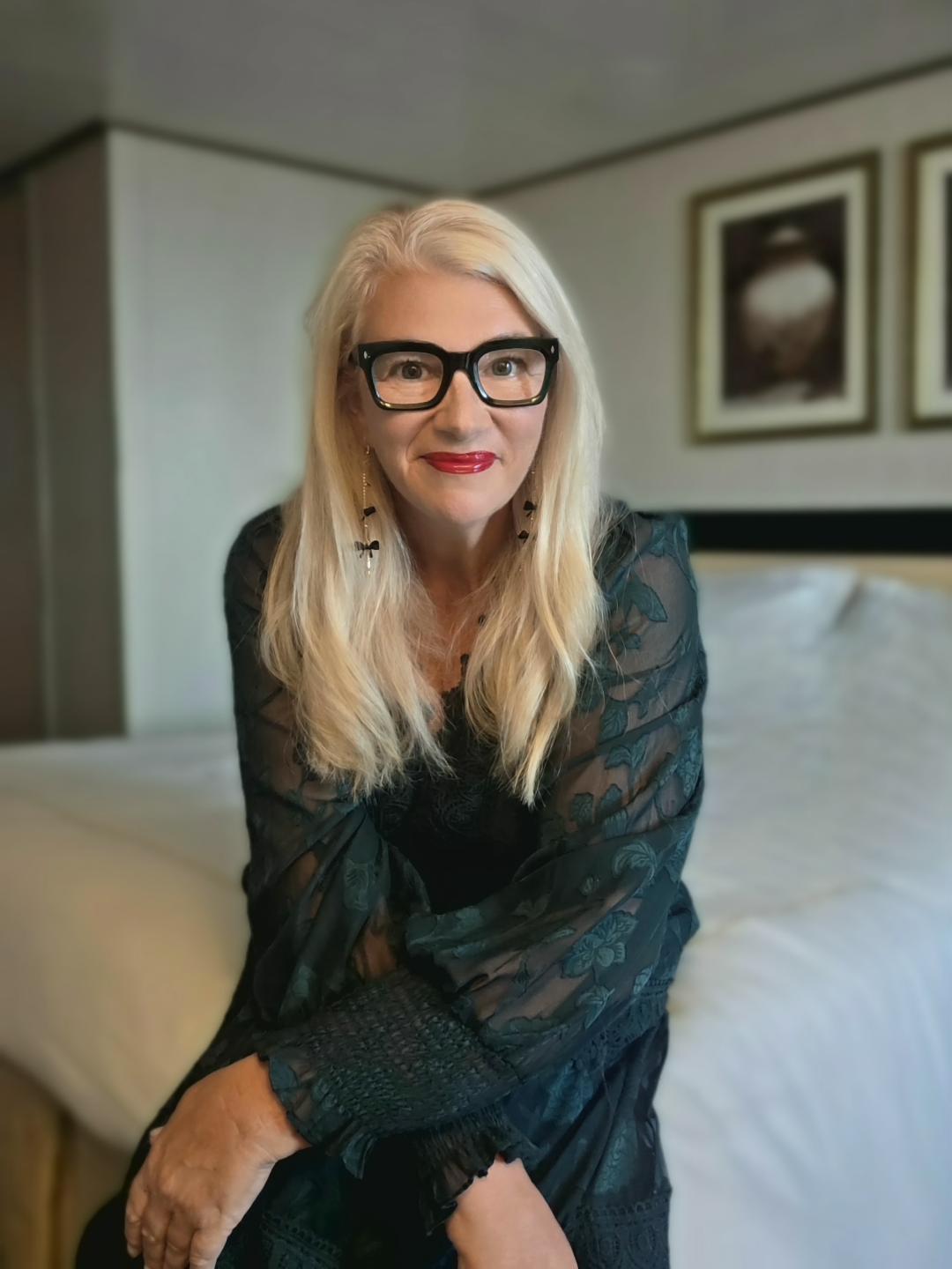 Over 50s woman wearing green reading glasses from ministry of sight