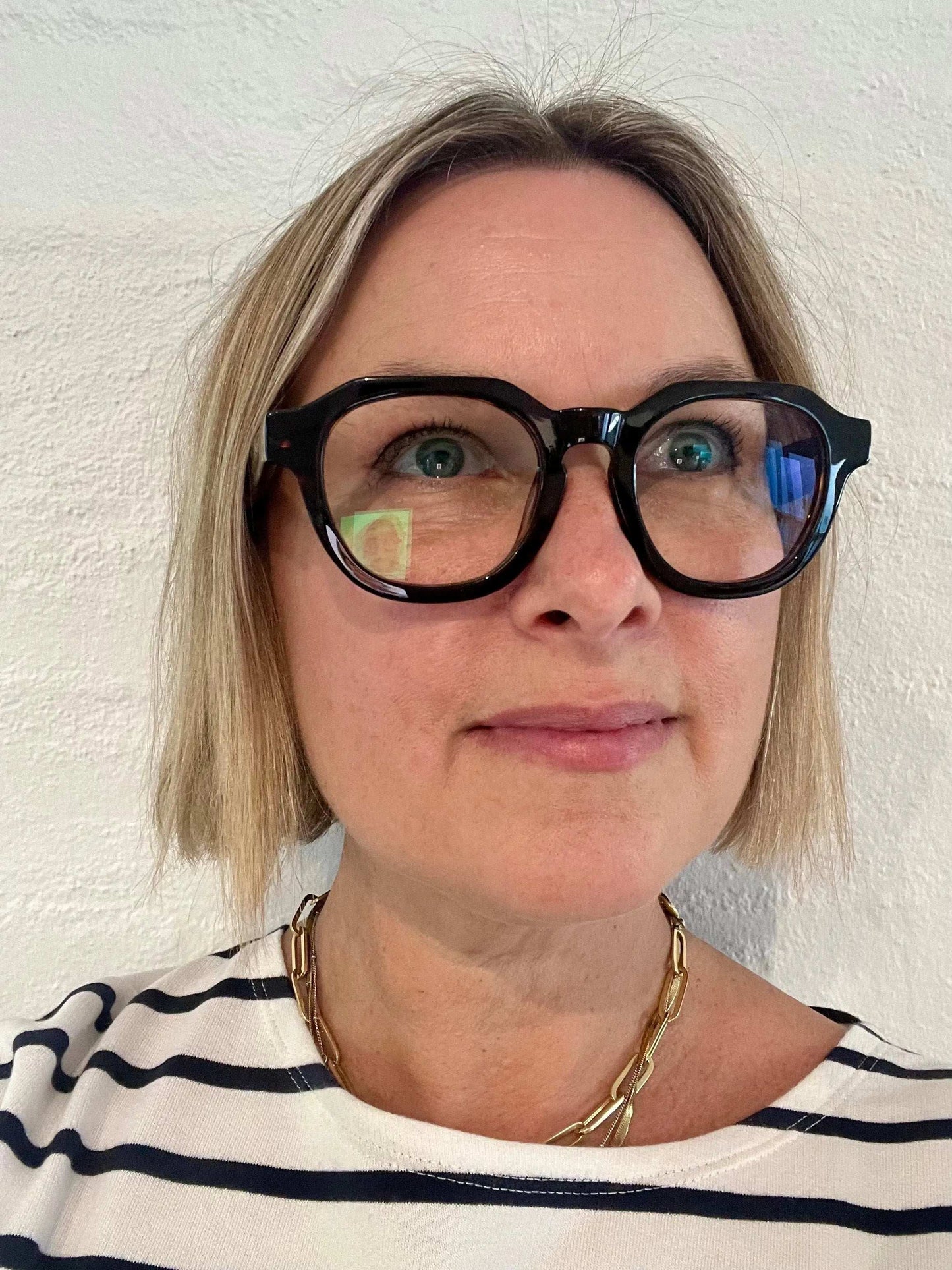 Stylish woman over 40 wearing Modern unisex round black reading glasses with flat top frame – Ministry of Sight