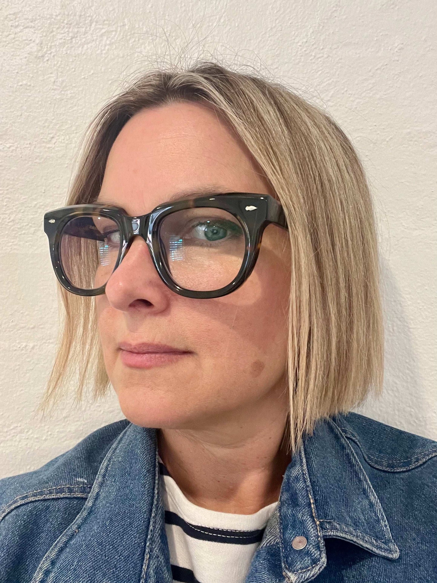 Tortoiseshell round reading glasses on a woman in denim jacket – Ministry of Sight