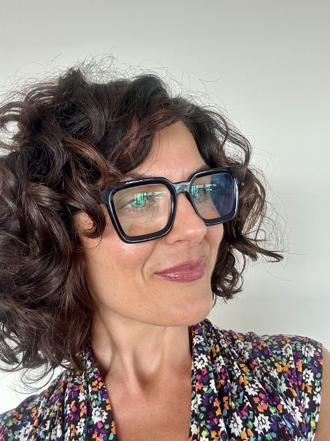 Acetate vs Plastic Reading Glasses: Which Is Better?