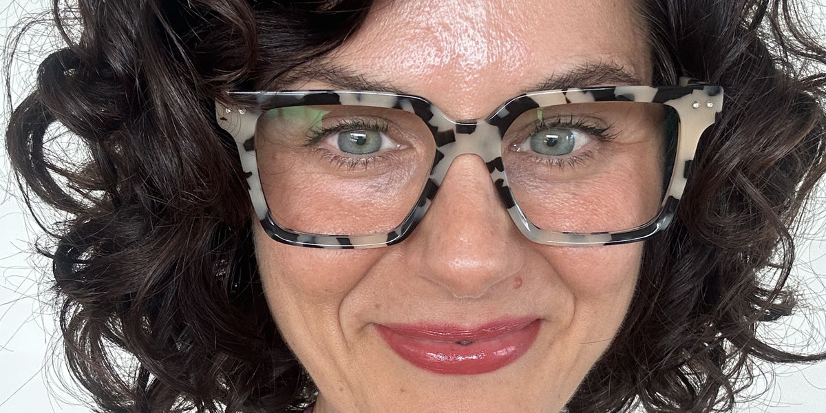 Acetate vs Plastic Reading Glasses: Which Is Better?