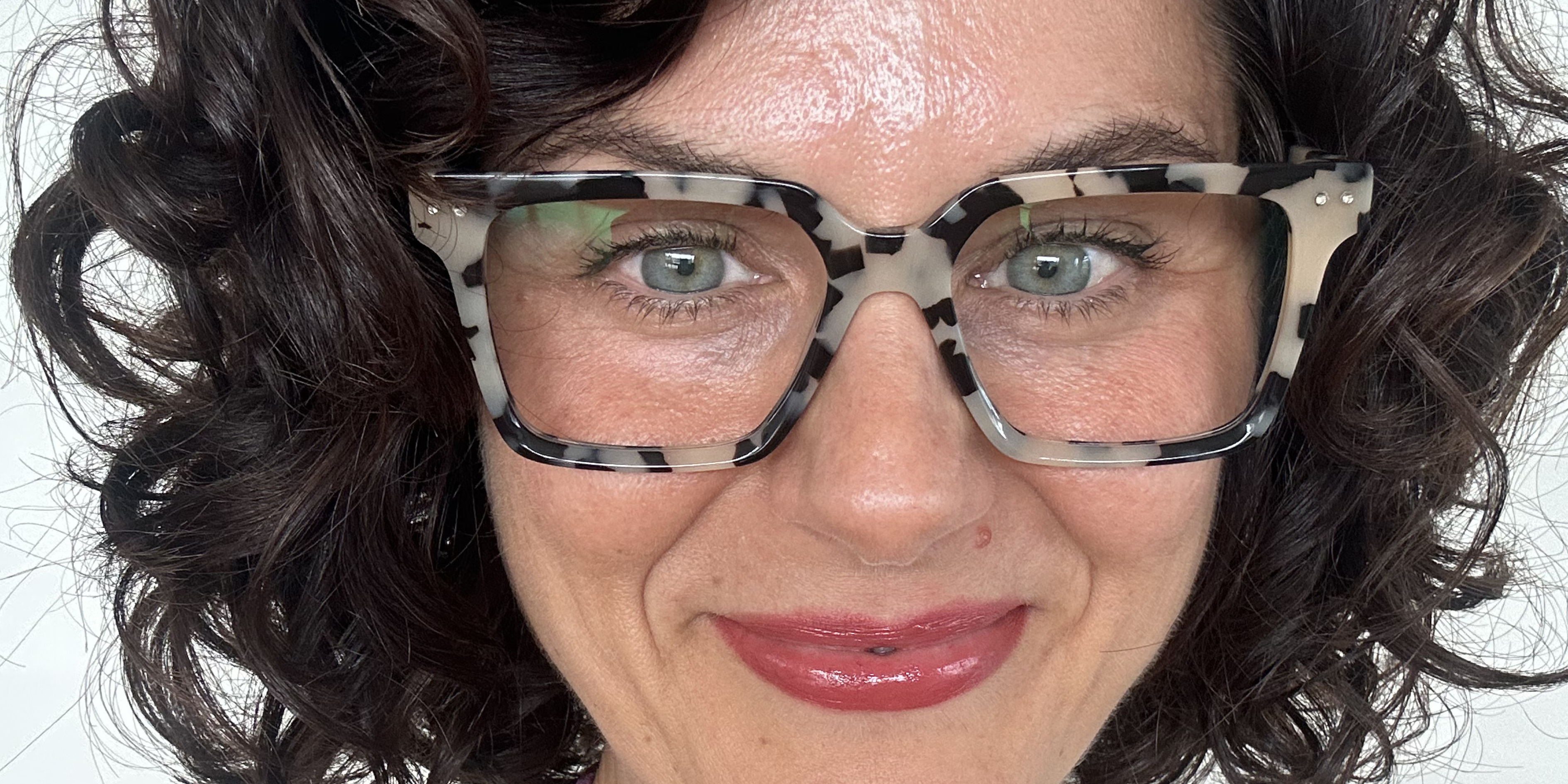 Acetate vs Plastic Reading Glasses: Which Is Better? | Ministry of Sight
