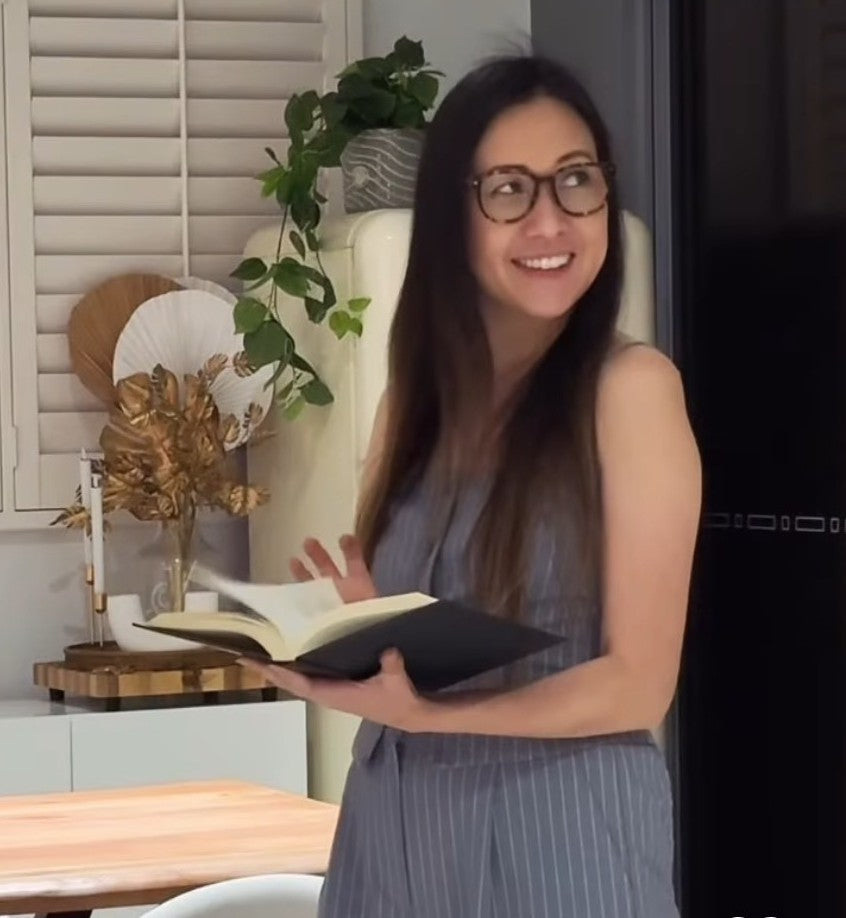 Australian woman wearing round tortoiseshell modern reading glasses from ministry of sight
