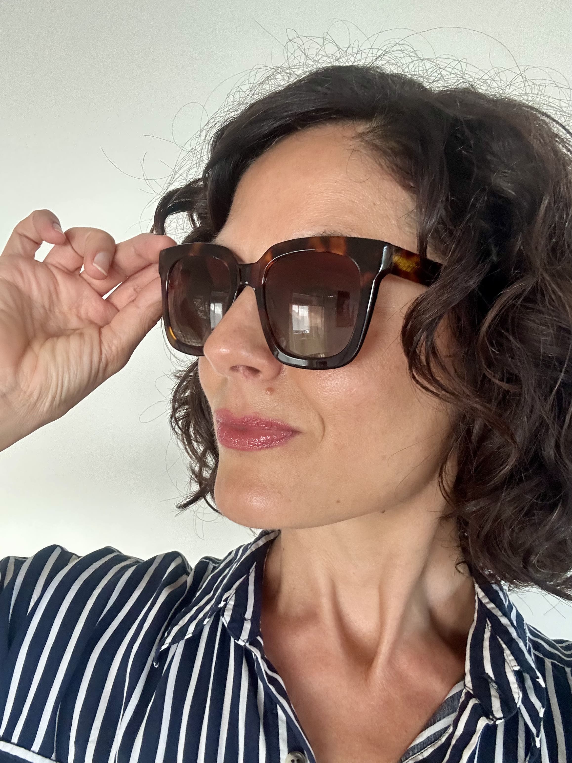 Stylish woman wearing polarised sun readers with UV protection - ministry of sight sun reading glasses