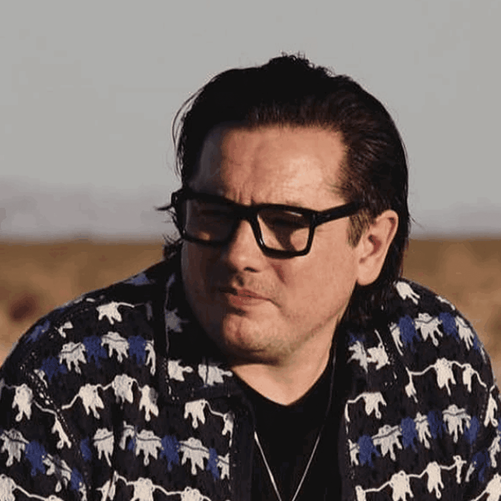 Stylish Man wearing black reading glasses and a patterned jacket - The Nerds - Ministry of Sight readers setting