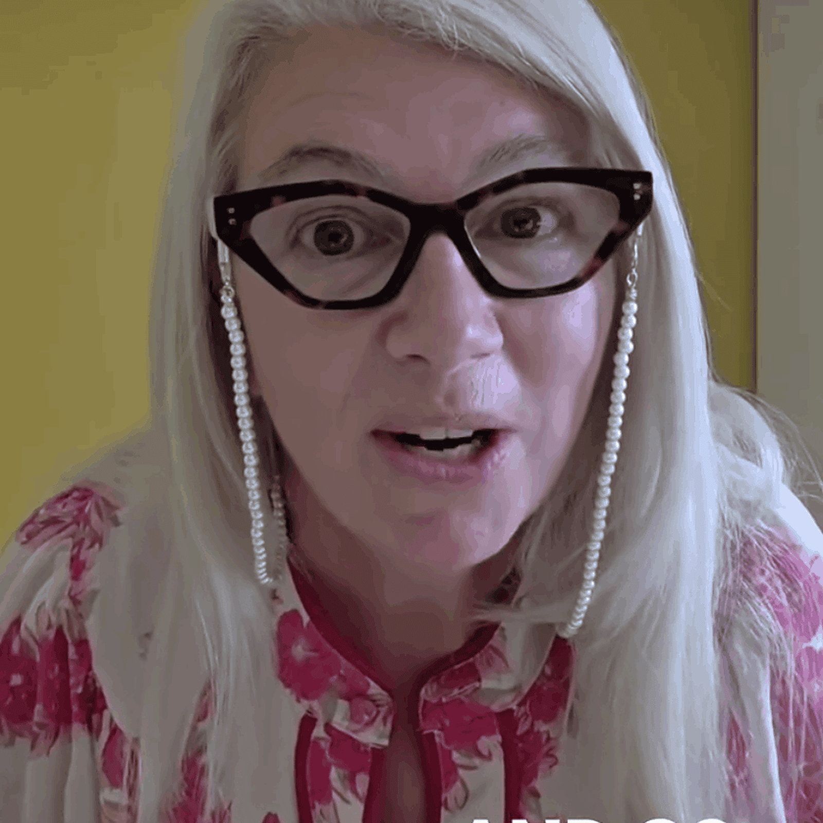 Australian woman wearing tortoiseshell reading glasses and pearl reading glasses chain - Ministry of Sight