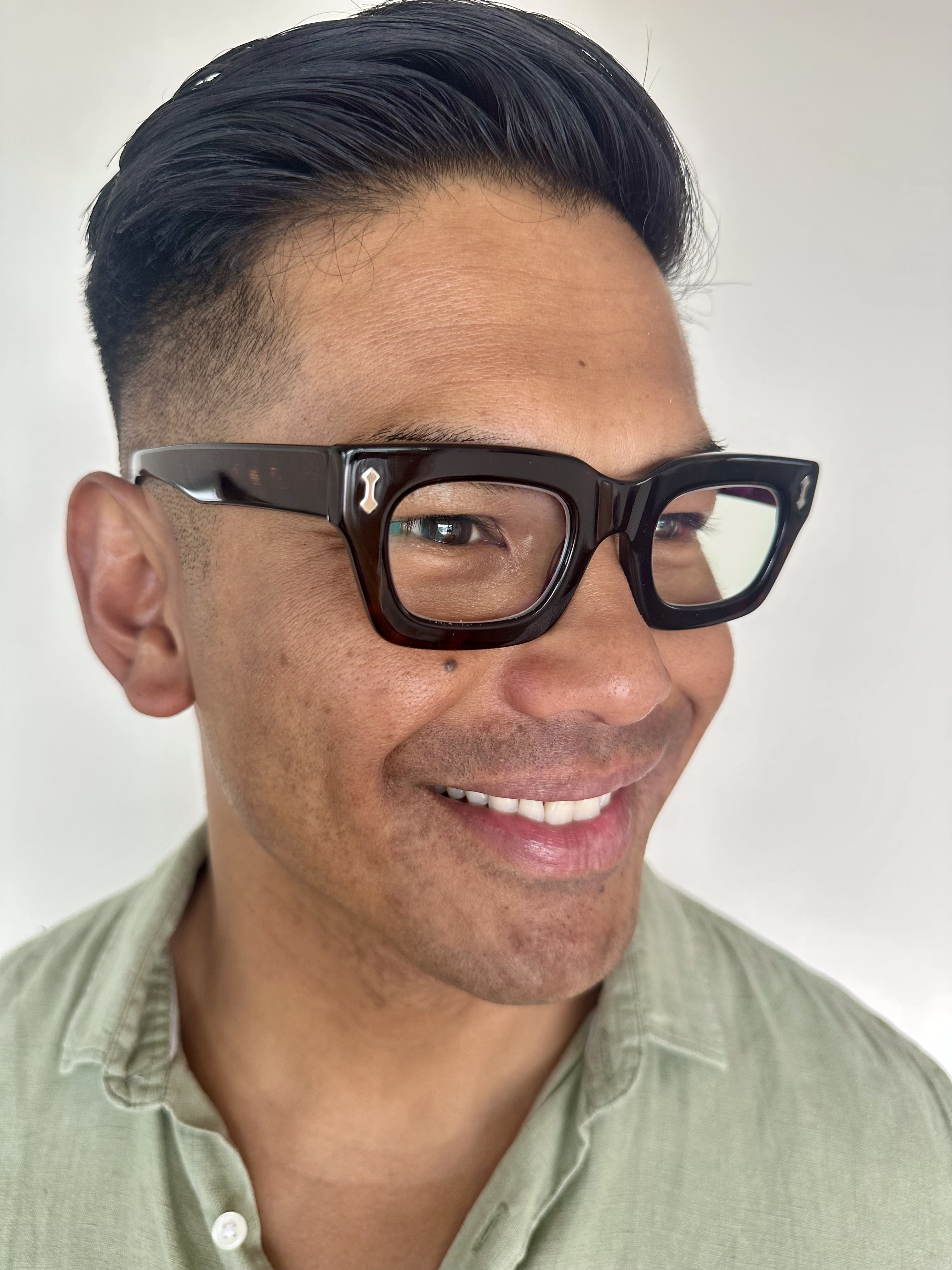 Australian stylish man wearing tort rectangular readers - ministry of sight reading glasses +2.5