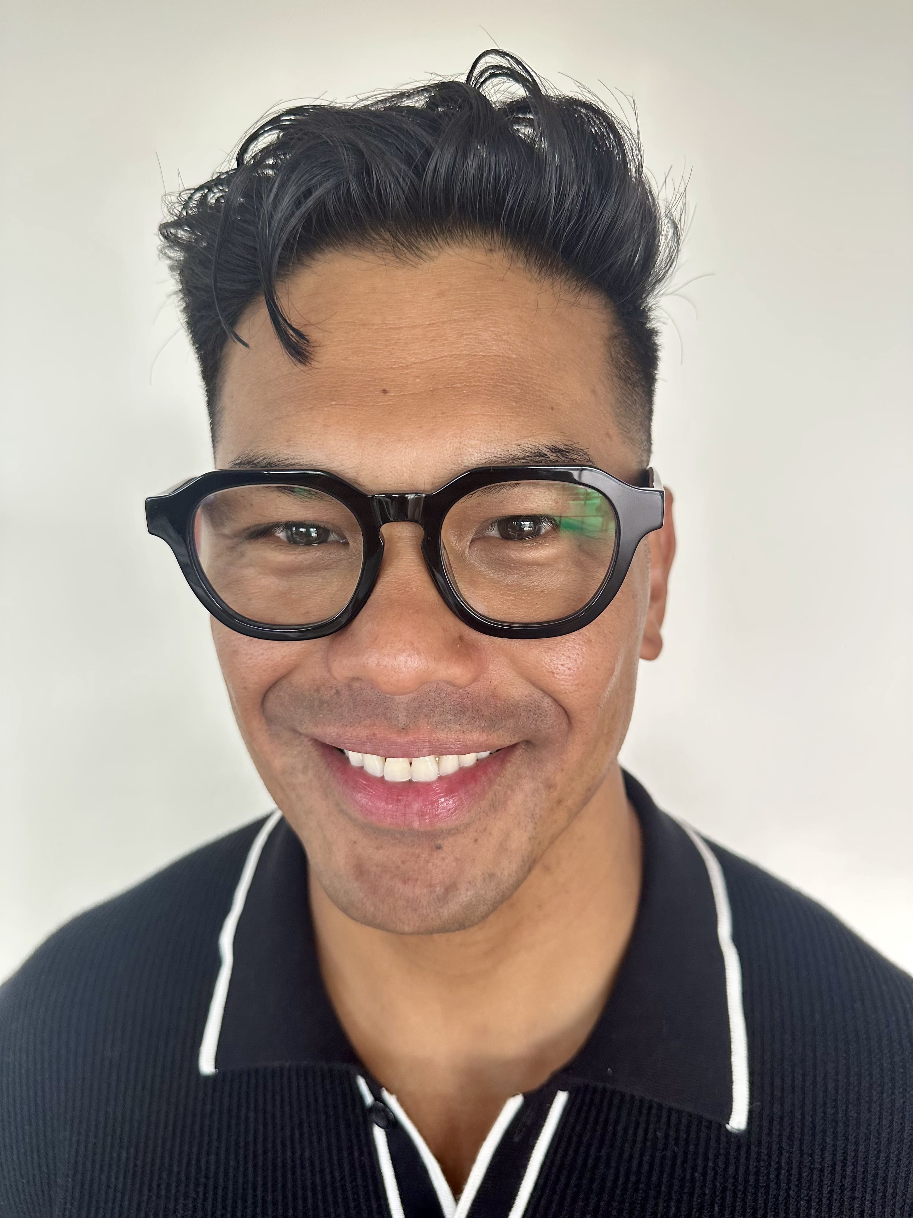 Australian man in a black top wearing The Flat Top black reading glasses  - ministry of sight readers