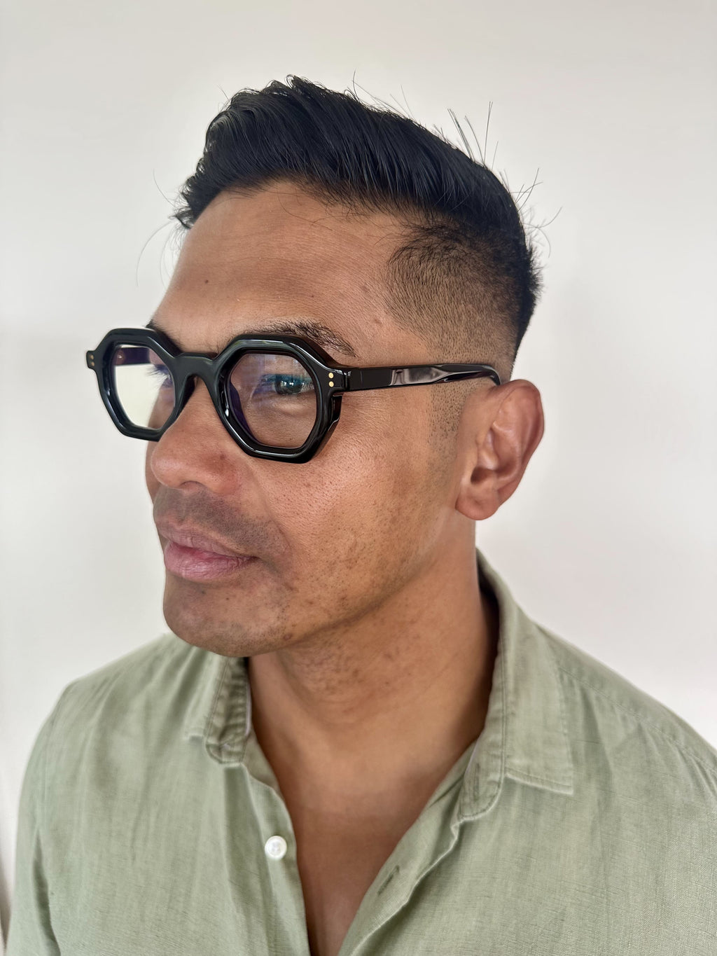 Australian man wearing flattering reading glasses - geometric, black acetate frame - ministry of sight - readers - green shirt