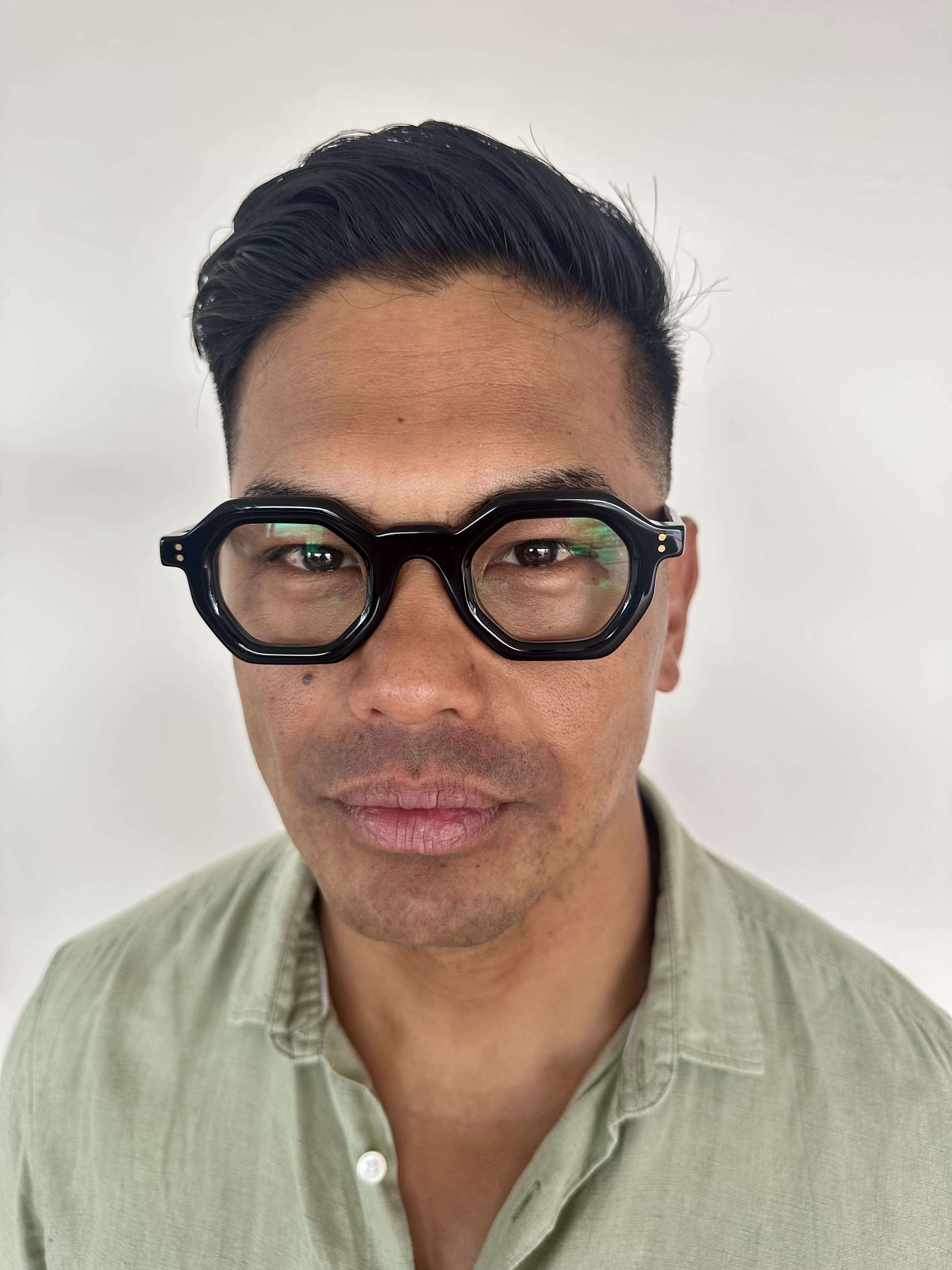 Australian man wearing flattering reading glasses - geometric, black acetate frame - ministry of sight - readers - green shirt