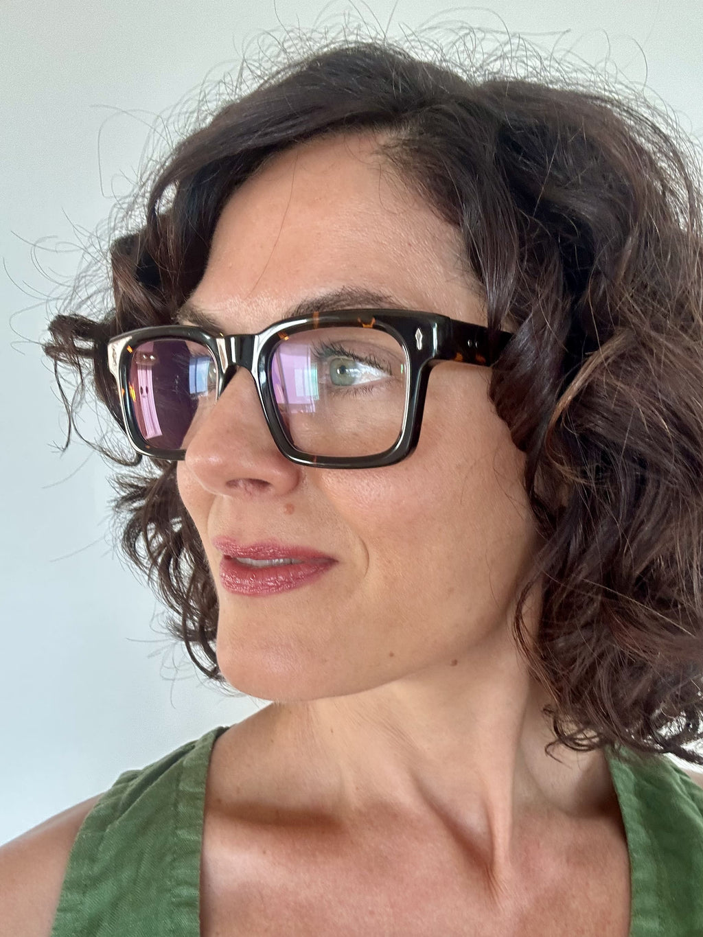 Australian stylish woman over 40 wearing square tortoiseshell reading glasses - Ministry of Sight readers