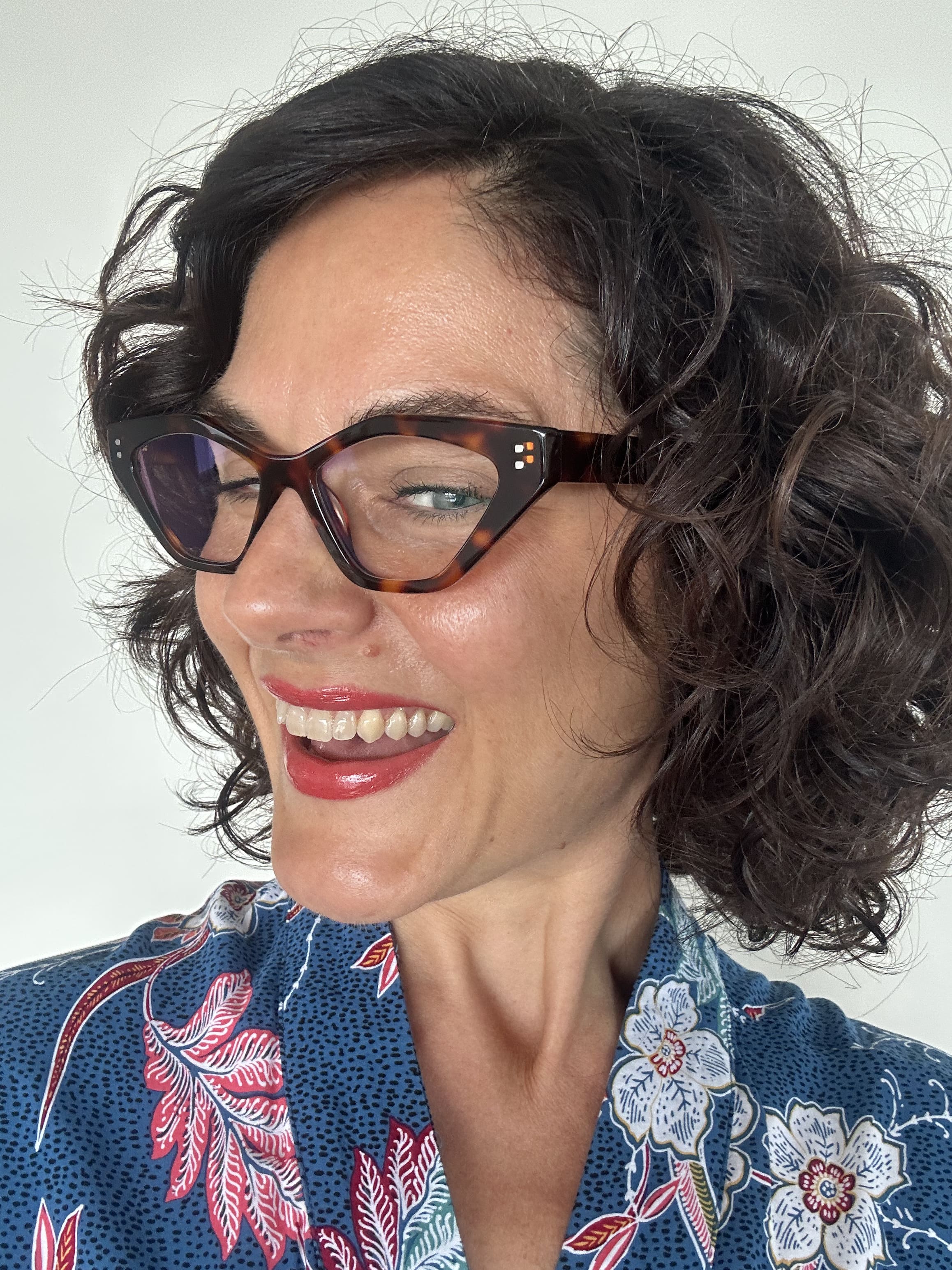 Stylish Australian woman wearing cat-eye tortoiseshell reading glasses - Ministry of Sight readers