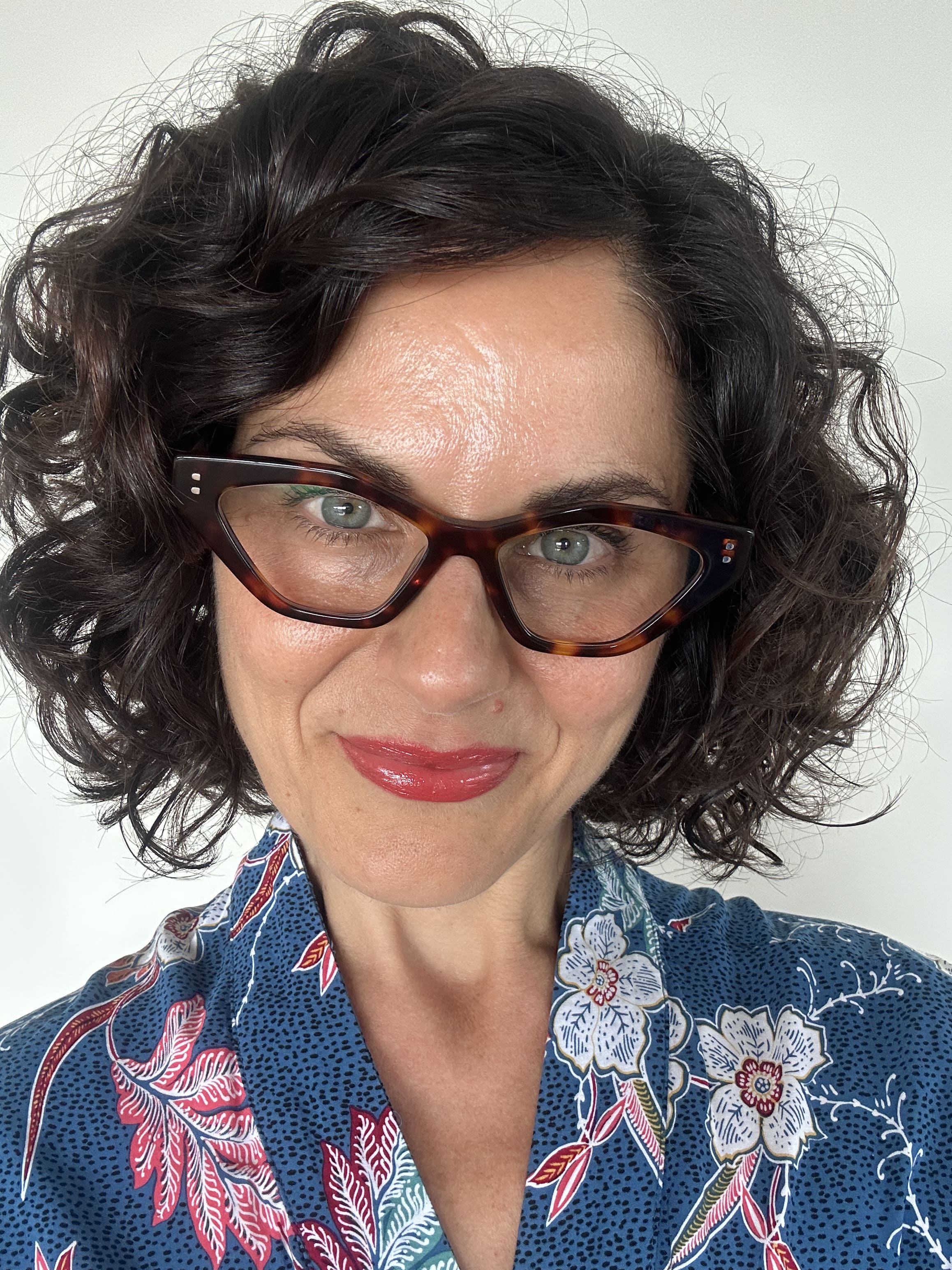 Stylish Australian woman wearing cat-eye tortoiseshell reading glasses - Ministry of Sight readers